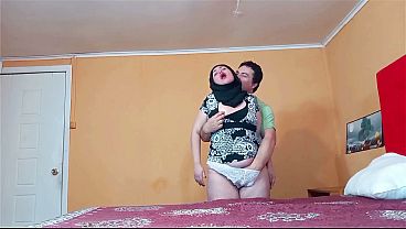 Wanita Berhijab Digojlok Ala Doggy Style