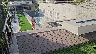 Tante Tokyo Lynn, Pantat Gede, Digeboy Di Kolam Renang Hollywood Hills, Bikin Basah Kuyup.