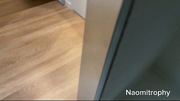 Liburan Seru Sama Kakak Tiri, Naomi Noel Bikin Makin Basah.