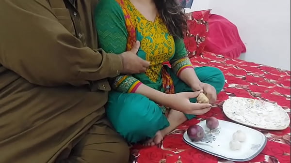 Bantu Ibu Tiri Pakai Baju Xxx Potong Sayur, Lalu Ngentot Pantat Besarnya, Selingkuh Dari Ayah Tiri, Audio Hindi Jelas