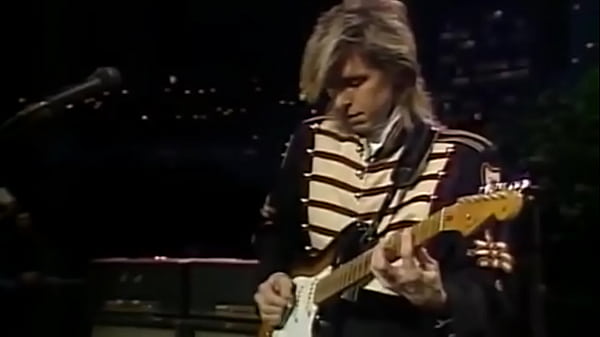 Tonton Eric Johnson Live Di Austin Texas 1988, Momen Panas Yang Bikin Kamu Ngeloyor Sampai Ke Panggung