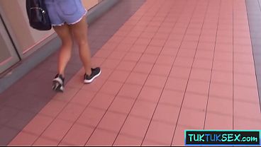 Gadis Amatir Thailand Digauli Di Dalam Tuk Tuk, Langsung Dibawa Ke Hotel Buat Main Senggama.
