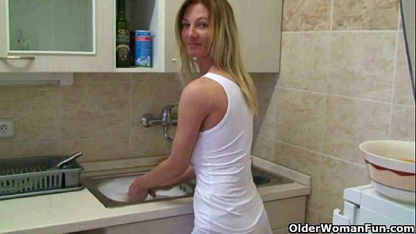 Ibu Buat Video Coli Di Rumah, Hot Banget