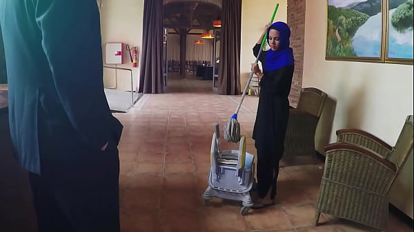 Orang Arab Pamer Kontol – Apa Aja Demi Bantu Miskin