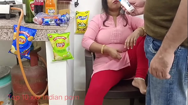 Mumbai Penjual Toko Ngiming-imingi Perempuan Miskin Pake Pinjaman, Trus Ngajak Main Di Belakang — Audio Hindi Panas.