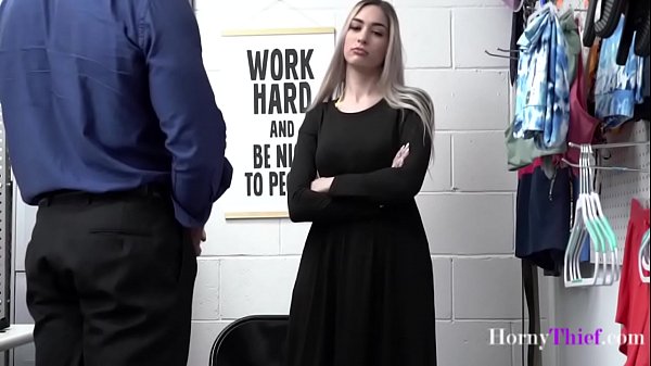 Remaja Hijab Ngentot Bareng Polisi Biar Bebas Dari Penjara – Delilah Day | Hornythief