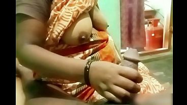 Cewek India Tua Masturbasi Kontol Bocah