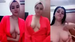 Rosalinda Minta Toketnya Dipijat Biar Makin Montok Dan Mantap.