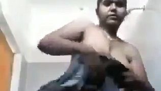 Tante Lokal Mandi Pamer Memek Basah