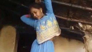 Video Panas Cewek Dehati Bihari Pamer Tubuh Sendiri Tanpa Malu.