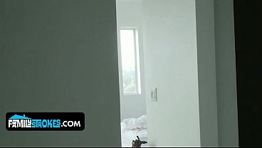 Blonde Babi Daisy Stone Dijilat Dan Diisi Penuh Sama Kontol Adik Tiri Yang Horny
