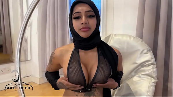 Gadis Arab Berhijab Digebuk Habis Sama Cowok Kekar