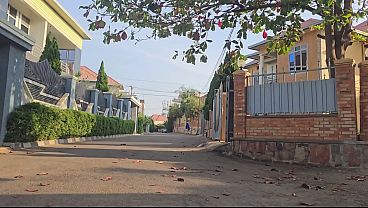 Astaga Mama Arab Ngebetin Memeknya Di Luar Rumah Deket Jalan Raya