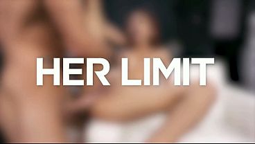 Cewek Asia Langsing Pake Lingerie Pink… Diminyaki Dan Ditusuk Keras Di Pantat.