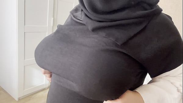 Temen Gue, Istrinya Orang Arab, Pamer Tetek.