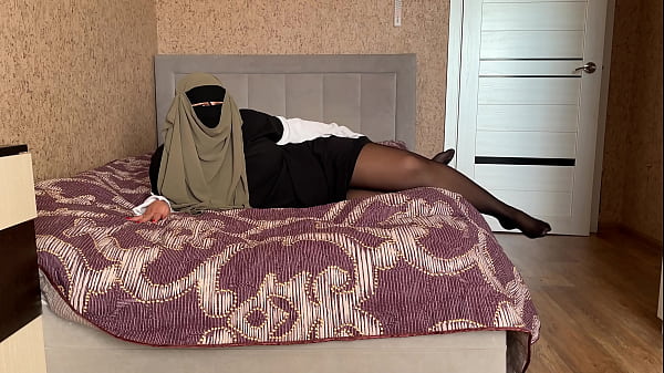 Wanita Turki Khalifa Diwawancarai Di Casting Bokep, Kontolnya Dimasukkan Ke Dalam Memek Sampai Keluar Air Mani.