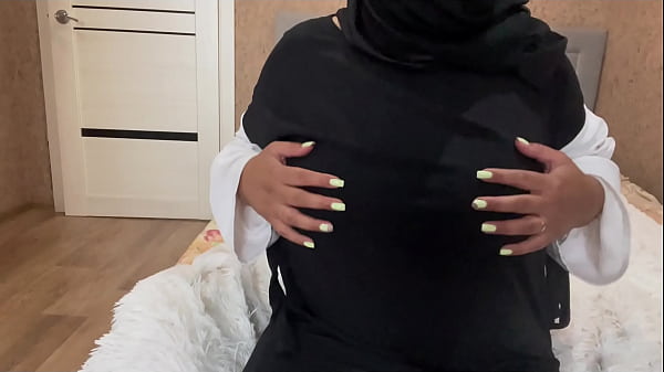 Arab Milf Jasmine, Crotch Terbuka, Siap Digoyang