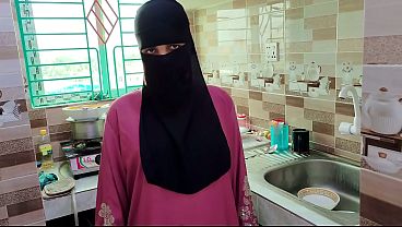Selagi Istri Pergi, Suami Brengsek Ngentot Pembantu Hijab Di Rumah Sepi, Kontol Gede